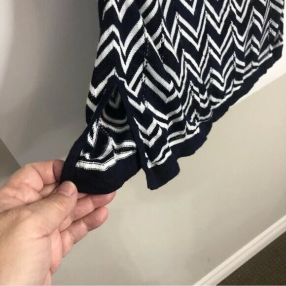 WHITE House Black Market  Bodycon Dress XS Blue White Chevron Design - Picture 3 of 9